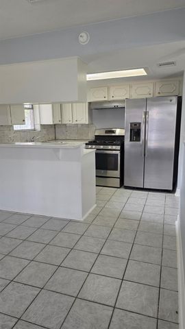 954 Crestbrook Drive, Houston, TX 77038