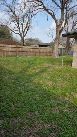 954 Crestbrook Drive, Houston, TX 77038