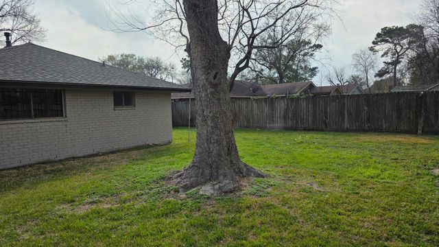 954 Crestbrook Drive, Houston, TX 77038