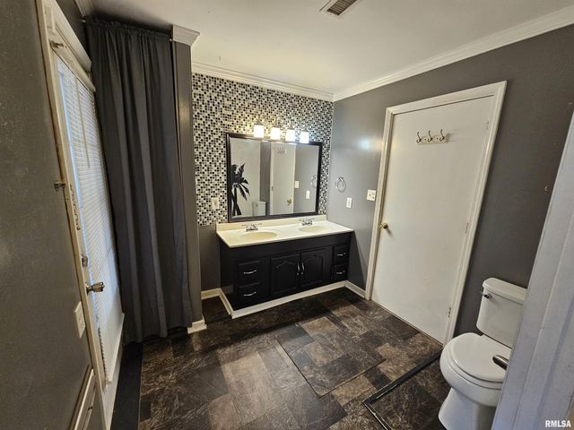 713 N 10TH Street, Mt Vernon, IL 62864