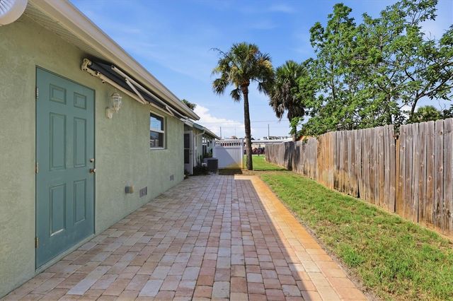 898 S BROADWAY, Englewood, FL 34223