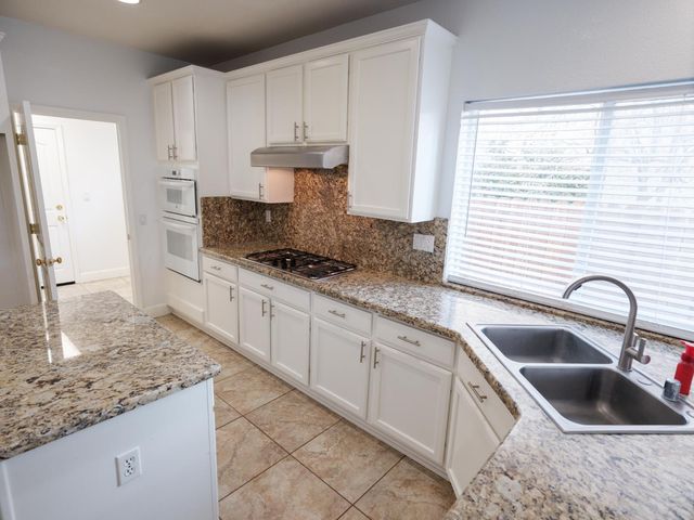 10208 Jenny Lynn Way, Elk Grove, CA 95757