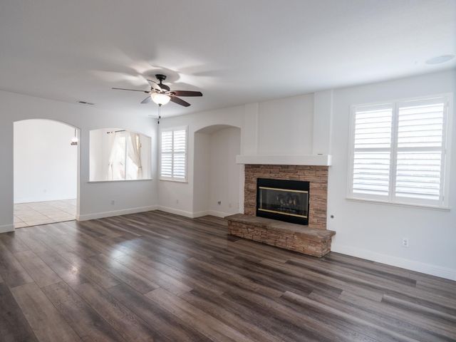 10208 Jenny Lynn Way, Elk Grove, CA 95757