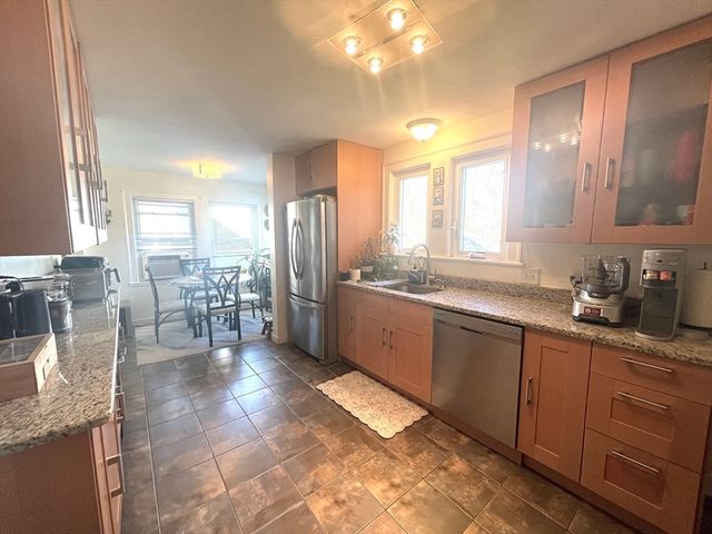 76 Cloverdale Rd 76, Newton, MA 02461