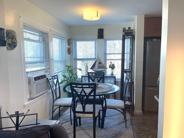 76 Cloverdale Rd 76, Newton, MA 02461