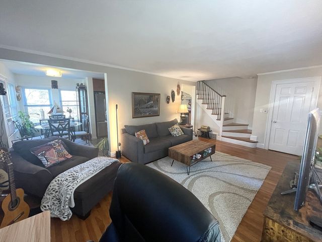 76 Cloverdale Rd 76, Newton, MA 02461