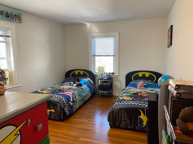 76 Cloverdale Rd 76, Newton, MA 02461