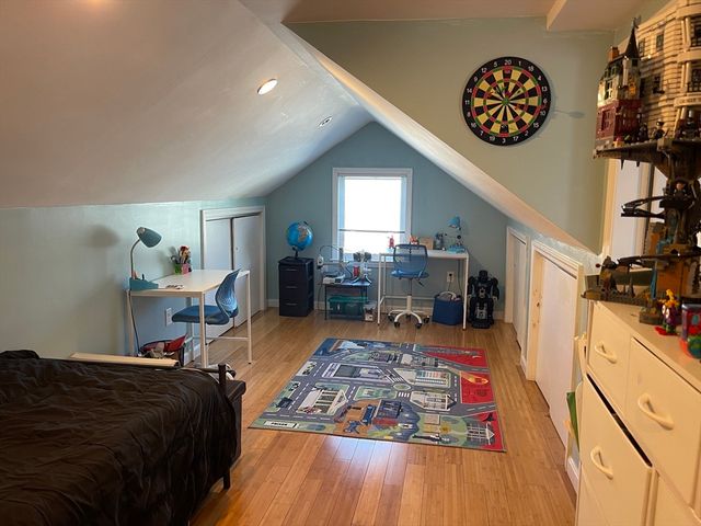 76 Cloverdale Rd 76, Newton, MA 02461