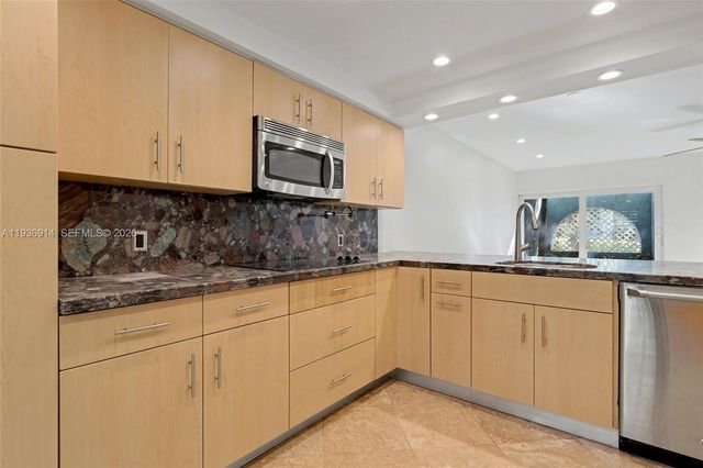 523 NE 38th Street 6, Miami, FL 33137
