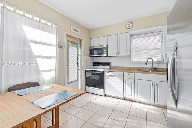 3310 SW 21st St, Miami, FL 33145