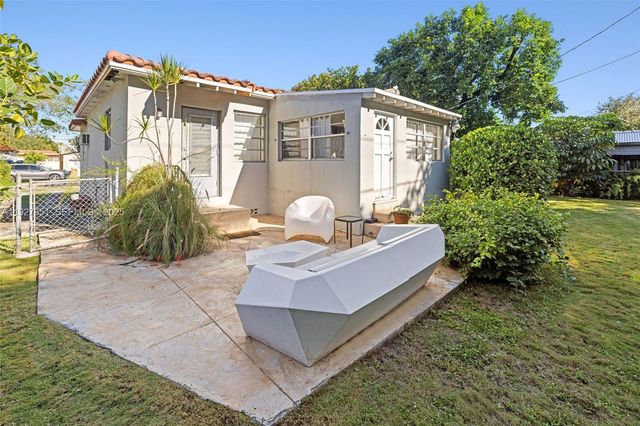 3310 SW 21st St, Miami, FL 33145