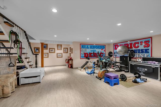 1361 Boxwood Drive E, Hewlett Harbor, NY 11557