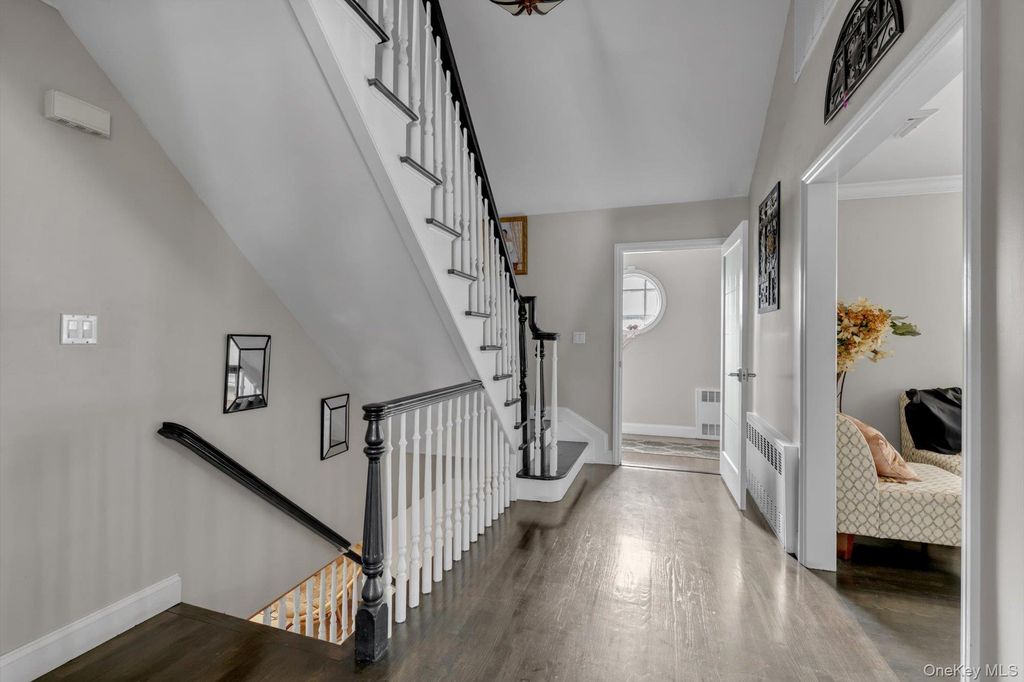 1361 Boxwood Drive E, Hewlett Harbor, NY 11557 — photo 2