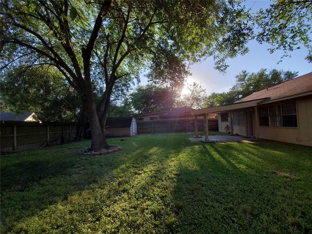 16315 Thistleglen Lane, Houston, TX 77095