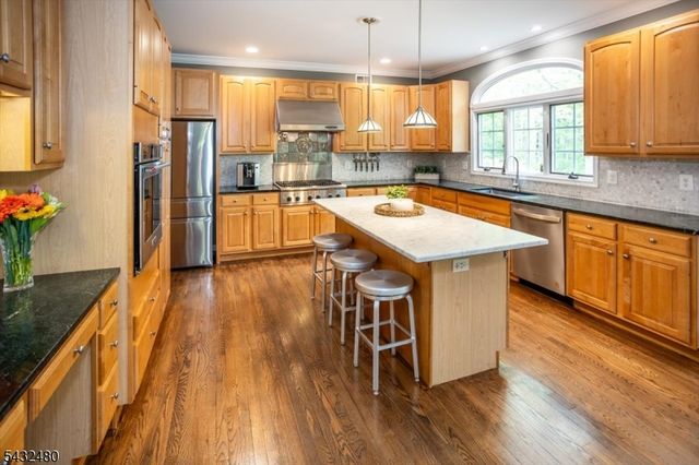 9 Edgewood Ter, Randolph Twp., NJ 07869