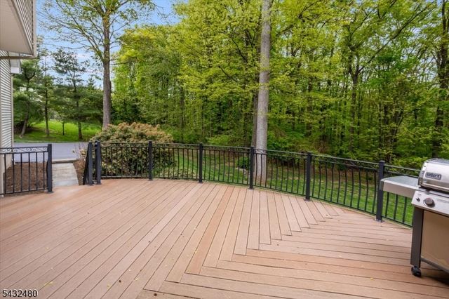 9 Edgewood Ter, Randolph Twp., NJ 07869