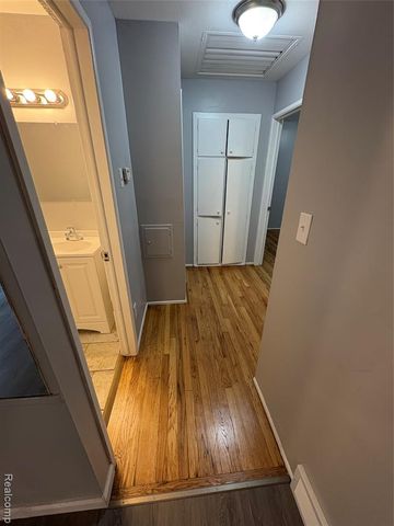 1510 S River Park Drive, Inkster, MI 48141