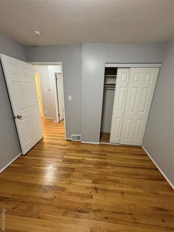 1510 S River Park Drive, Inkster, MI 48141