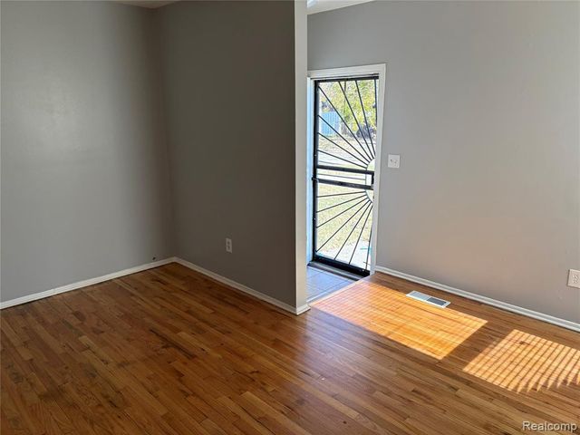 1510 S River Park Drive, Inkster, MI 48141