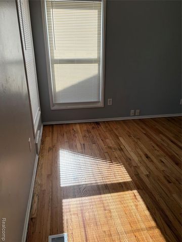 1510 S River Park Drive, Inkster, MI 48141