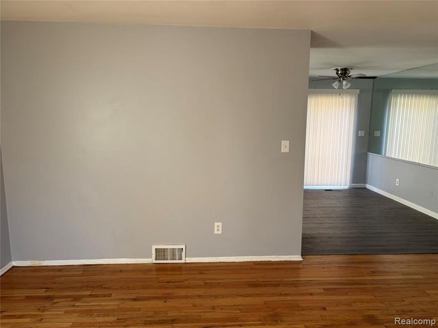 1510 S River Park Drive, Inkster, MI 48141