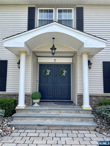 7 Windsor Place, Old Tappan, NJ 07675