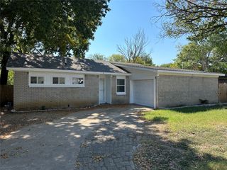 4612 Emerson Street, Fort Worth, TX 76119