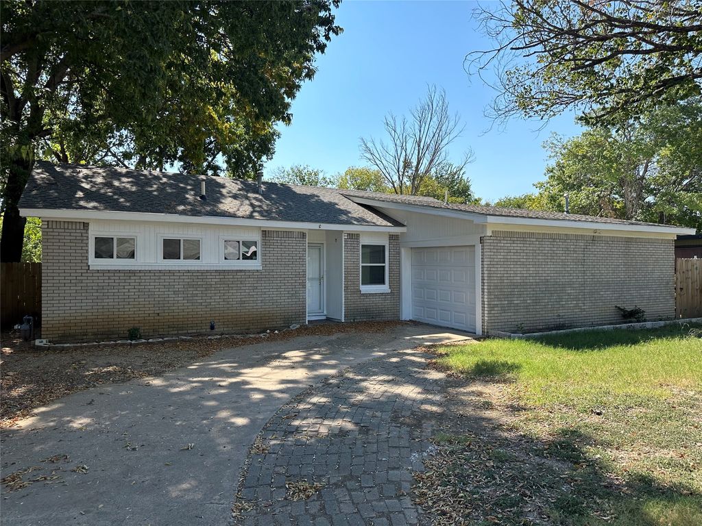 4612 Emerson Street, Fort Worth, TX 76119