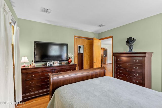 8 Riccis Drive, Jackson, NJ 08527