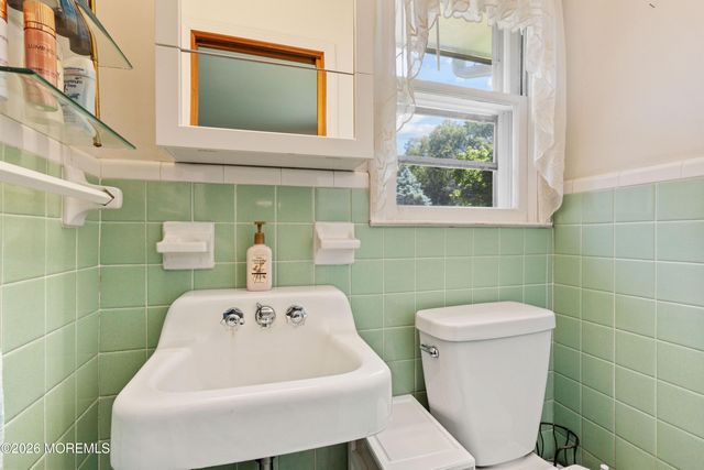 8 Riccis Drive, Jackson, NJ 08527