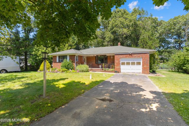 8 Riccis Drive, Jackson, NJ 08527