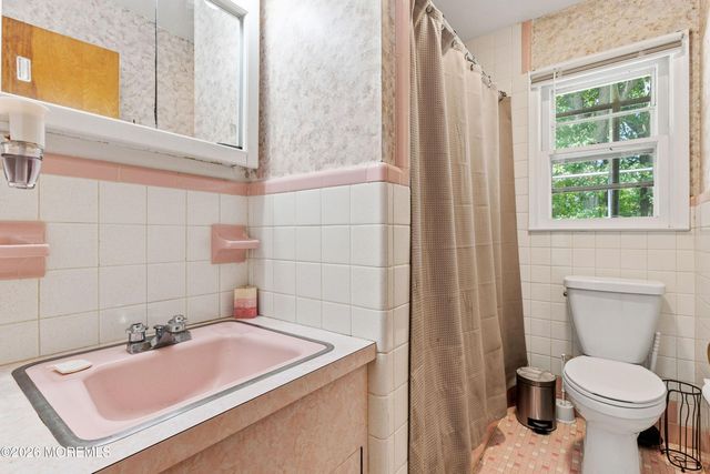 8 Riccis Drive, Jackson, NJ 08527