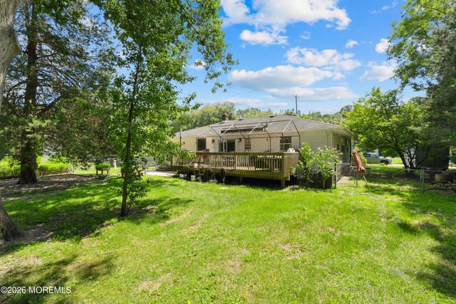 8 Riccis Drive, Jackson, NJ 08527
