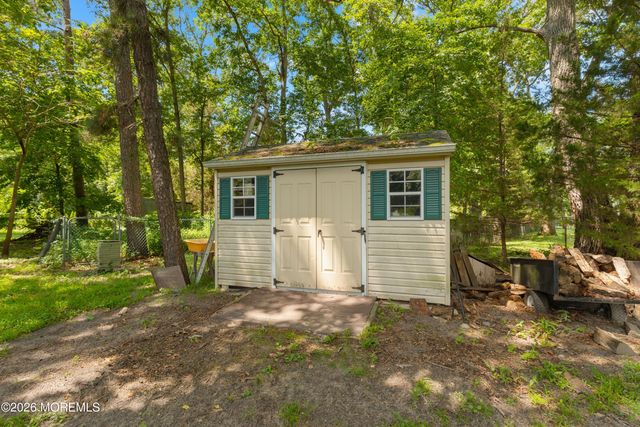 8 Riccis Drive, Jackson, NJ 08527
