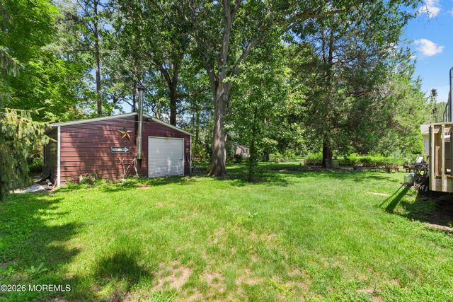 8 Riccis Drive, Jackson, NJ 08527