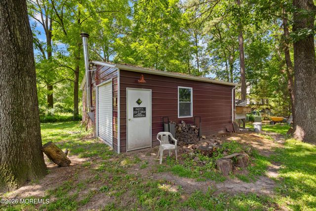 8 Riccis Drive, Jackson, NJ 08527