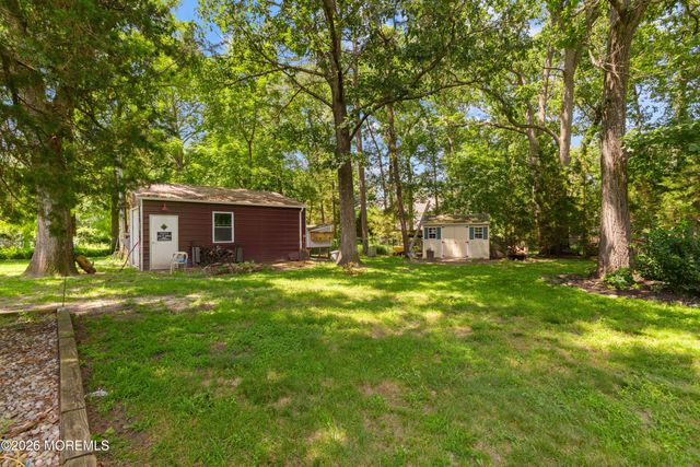 8 Riccis Drive, Jackson, NJ 08527