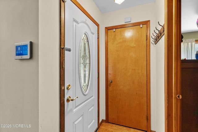 8 Riccis Drive, Jackson, NJ 08527