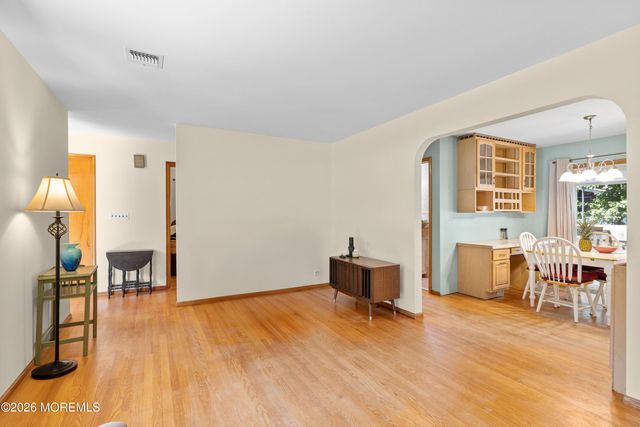 8 Riccis Drive, Jackson, NJ 08527
