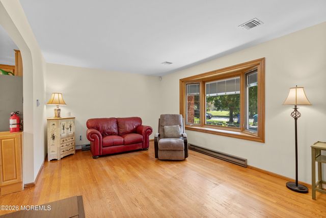 8 Riccis Drive, Jackson, NJ 08527