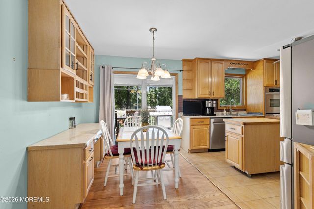 8 Riccis Drive, Jackson, NJ 08527