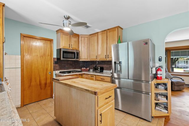 8 Riccis Drive, Jackson, NJ 08527