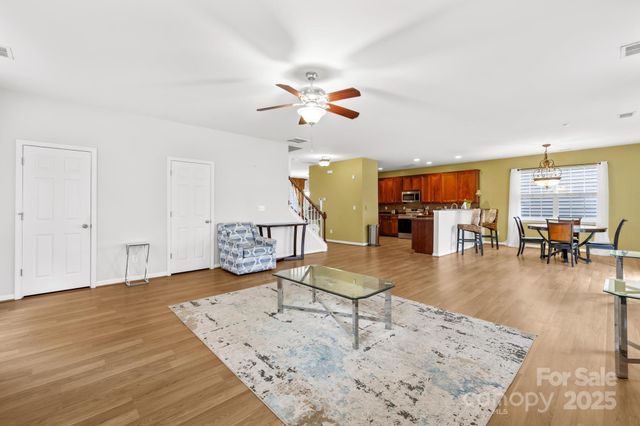 4124 Houldsworth Drive, Charlotte, NC 28213