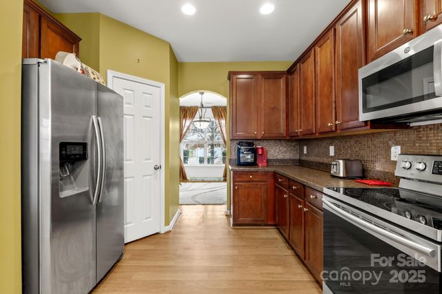 4124 Houldsworth Drive, Charlotte, NC 28213