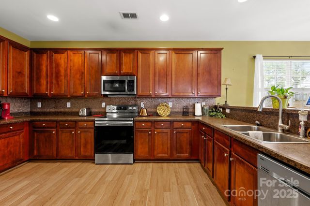 4124 Houldsworth Drive, Charlotte, NC 28213