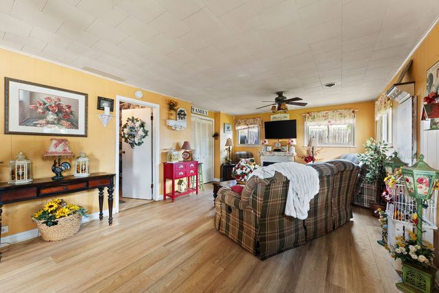 17237 Greenbay Avenue, Lansing, IL 60438