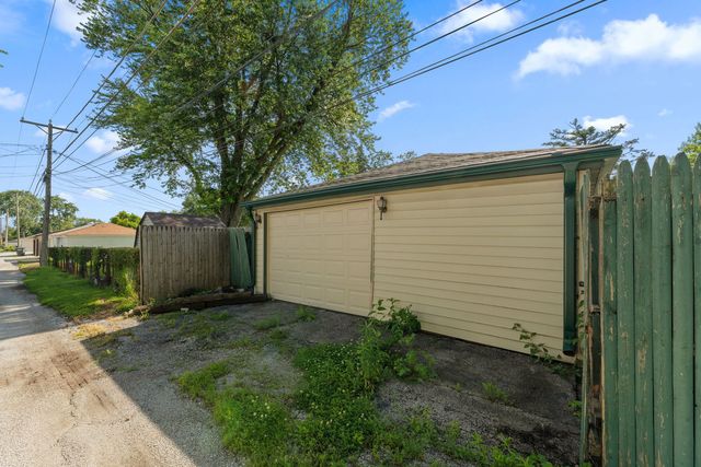 17237 Greenbay Avenue, Lansing, IL 60438
