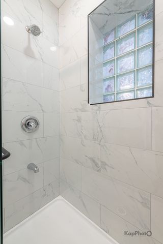 2821 S Emerald Avenue 1R, Chicago, IL 60616