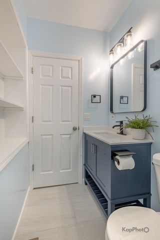 2821 S Emerald Avenue 1R, Chicago, IL 60616