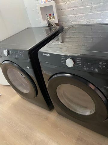 2821 S Emerald Avenue 1R, Chicago, IL 60616